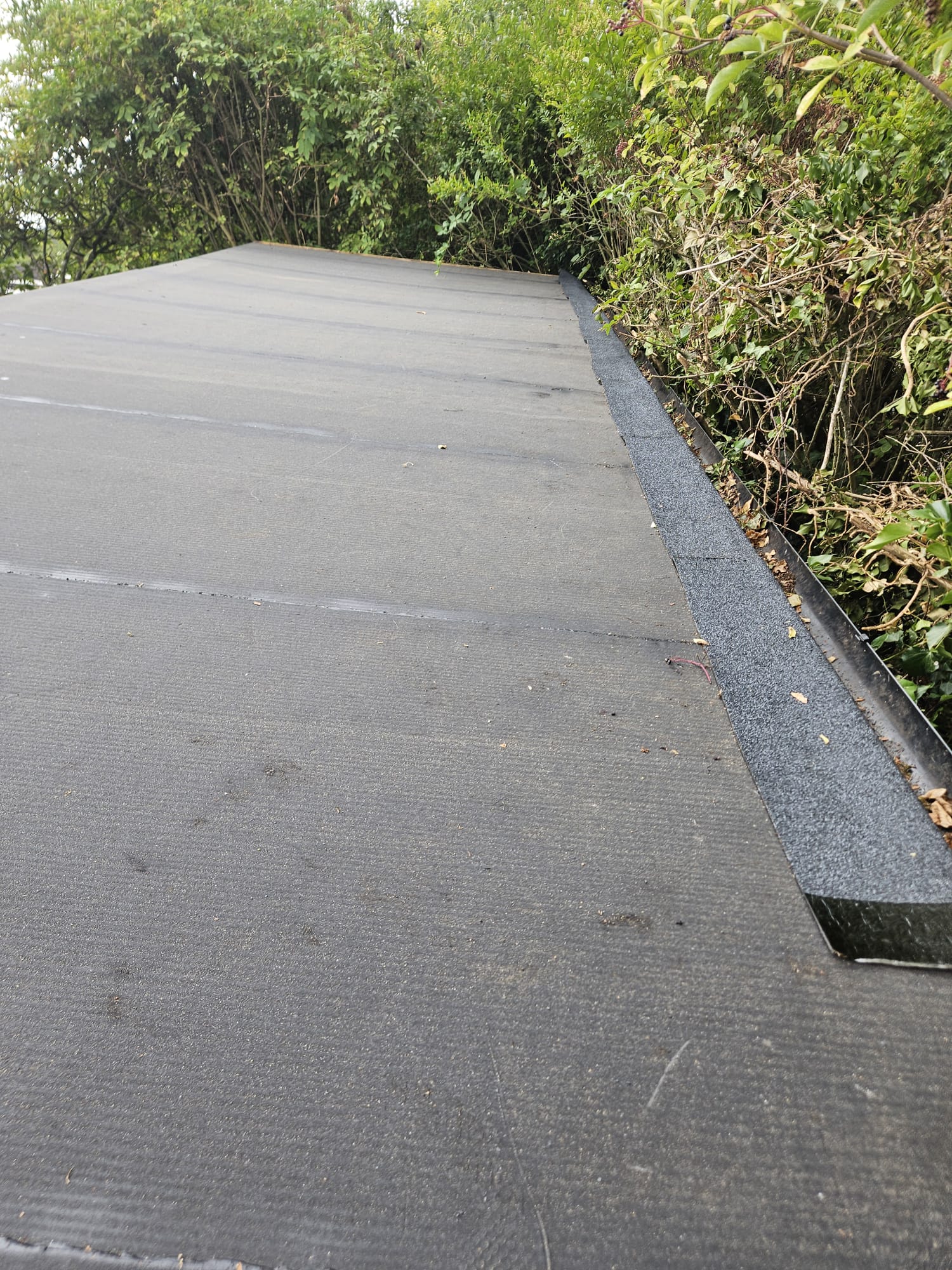 New mineral felt flat roof finished to the perimeter drip edge in Surrey