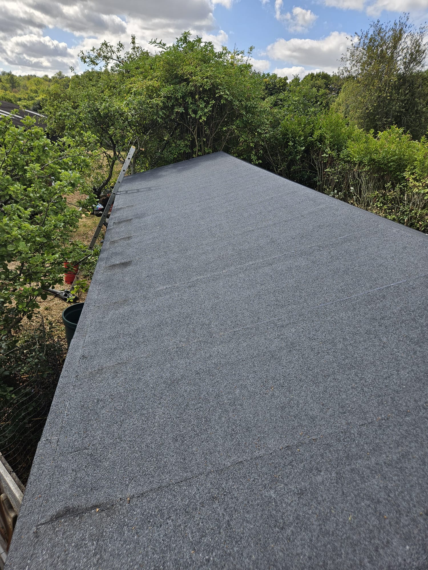 New felt flat roof laid on a Surrey garage with clean welted edge detail